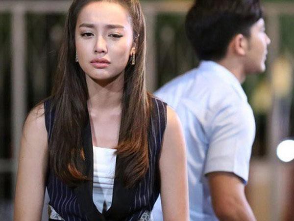 Đêm tân hôn, chú rể ôm vàng biệt tích, hôm sau bê về một thùng nặng trịch, mở ra xem cô dâu bất ngờ