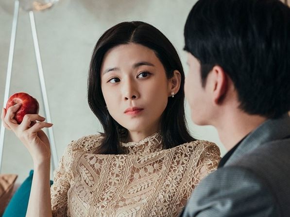 Đưa nhân tình đi sinh con rồi trở về nhà với vợ, tôi toát mồ hôi thấy thứ đặt trên bàn