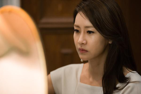 Tình cờ gặp lại nhân tình cũ của chồng, tôi bám theo sau rồi điếng người với cảnh tượng trước mắt