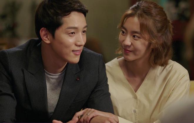 Sau ngày cưới chưa từng nhìn qua tủ đồ của vợ, lần đầu tiên giặt đồ cho cô ấy, tôi đỏ mắt thấy một thứ bất ngờ