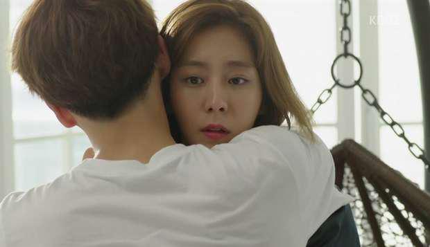 Nghe tin vợ cũ có tình mới, tôi đi uống rượu, sáng ra thấy người phụ nữ nằm cạnh thì hoảng hồn