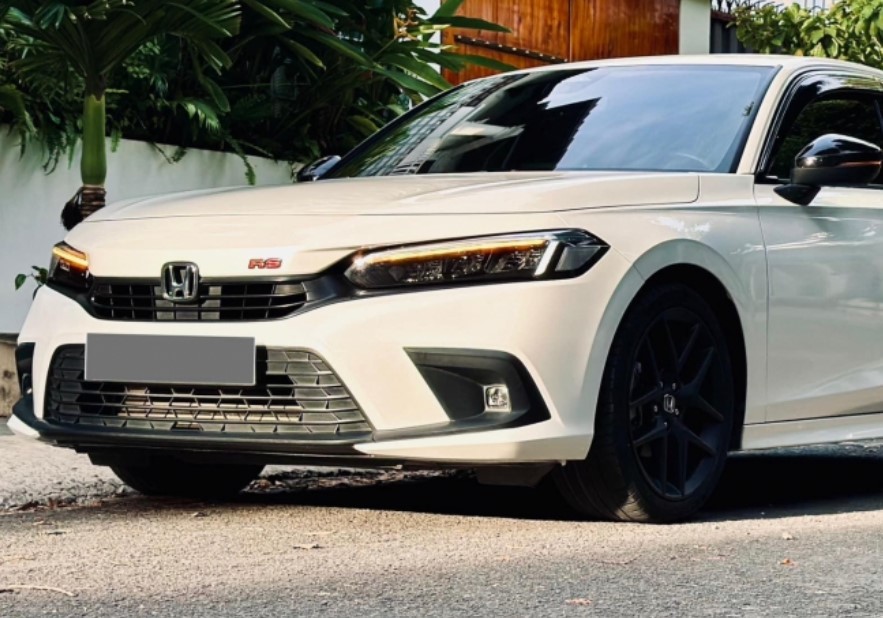 Honda Civic ch&#x1EA1;y l&#x1B0;&#x1EDB;t h&#x1A1;n 20.000 km l&#xEA;n s&#xE0;n xe c&#x169; v&#x1EDB;i gi&#xE1; b&#x1EA5;t ng&#x1EDD;