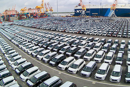 Ô tô nhập khẩu sụt giảm trước “sức ép” của xe lắp ráp trong nước