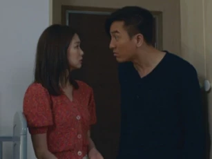 Ly hôn nửa năm, tôi chết sững thấy vợ cũ đẫy đà trong chiếc váy ngắn, nghe em nói một câu mà tôi cả đêm thức trắng