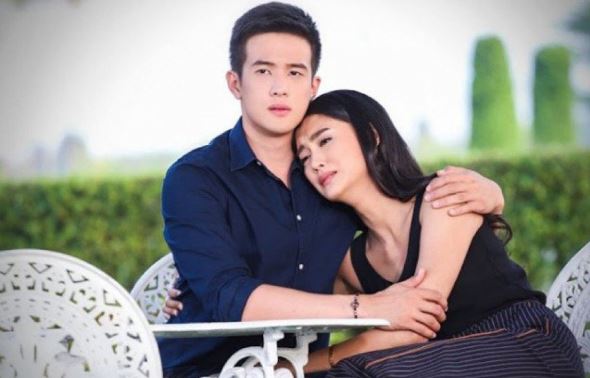 Sắp ly hôn, vợ khóc nghẹn khi thấy chồng bật đèn cả đêm để làm điều 'vô nghĩa' mà cô đây từng muốn bỏ đi