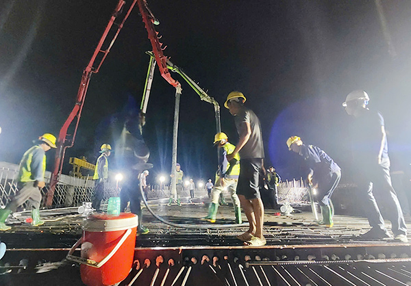 Đà Nẵng: Xuyên đêm thi công đường ven biển nối cảng Liên Chiểu