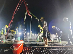 Đà Nẵng: Xuyên đêm thi công đường ven biển nối cảng Liên Chiểu