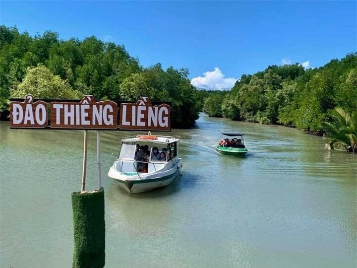 Ấp đảo Thiềng Liềng "khoác lên mình" vẻ mộc mạc, bình yên, mang đến nhiều trải nghiệm độc đáo cho du khách.