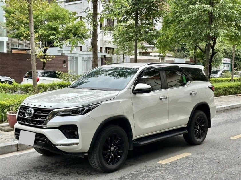 Toyota Fortuner 2022 2.7 AT khấu hao ra sao sau 2 năm lăn bánh? 525655