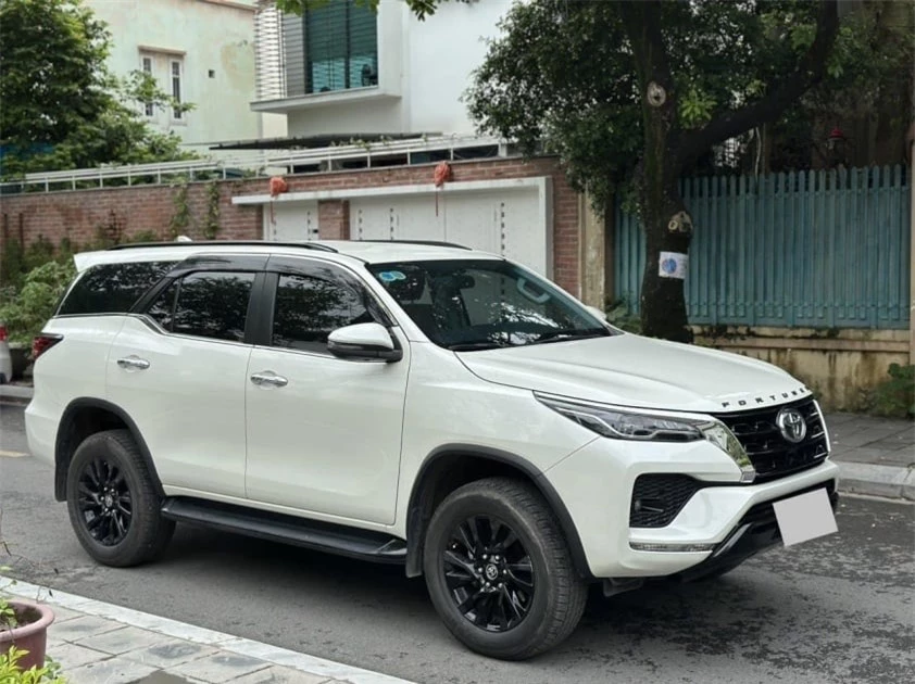 Toyota Fortuner 2022 2.7 AT khấu hao ra sao sau 2 năm lăn bánh? 525656