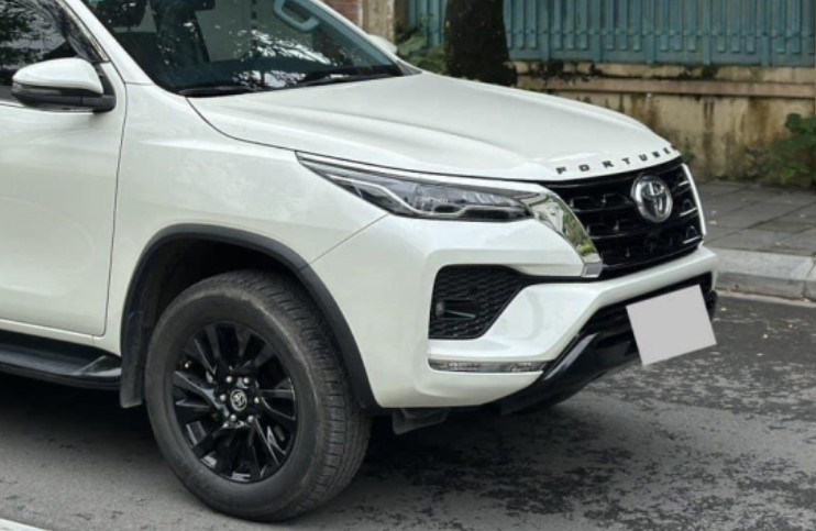 Toyota Fortuner rớt giá mạnh sau 2 năm lăn bánh