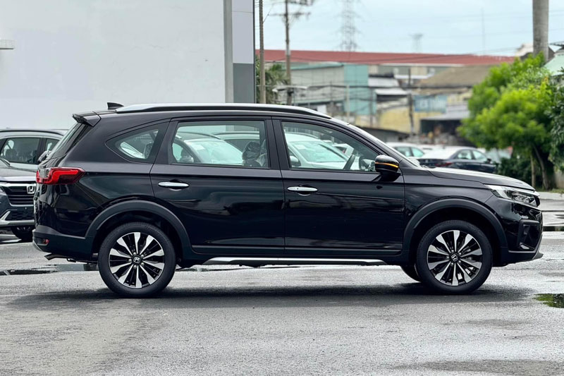 Đối thủ của Mitsubishi Xpander giảm giá mạnh trong tháng 9