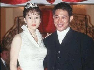 Lý Liên Kiệt bỏ vợ con để theo đuổi Lợi Trí, nhưng anh chỉ là 'thế chân' sau khi cô bị vợ của Hà Hồng Sân cử người 'đánh ghen'