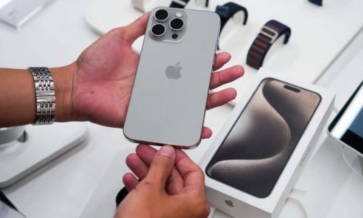Giá đập hộp iPhone 15 Pro Max giảm mạnh gần 6 triệu sau khi iPhone 16 ra mắt, nhanh tay sở hữu trước khi dừng bán