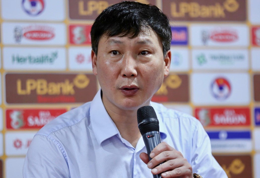 HLV Kim Sang Sik nói gì sau thất bại trước Thái Lan?