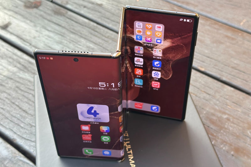 Smartphone màn hình gập 3 đầu tiên trên thế giới, giá cao hơn gấp đôi iPhone 16 Pro Max