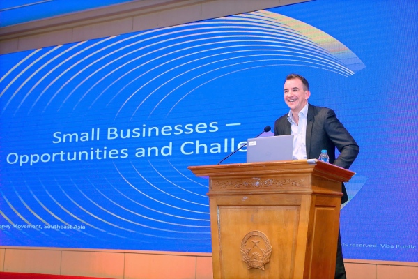 Hỗ trợ thanh toán và tài chính qua thẻ doanh nghiệp Visa