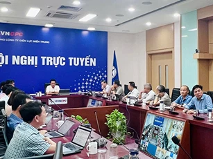 Điện lực miền Trung cử hơn 270 kỹ sư, công nhân hỗ trợ khôi phục lưới điện Quảng Ninh