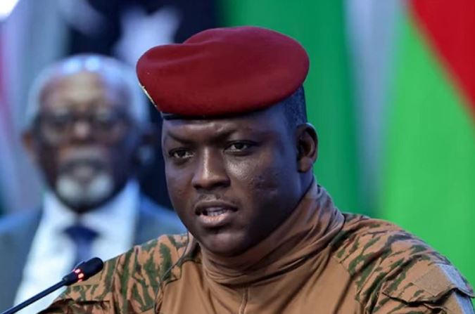 T&#x1ED5;ng th&#x1ED1;ng tr&#x1EBB; nh&#x1EA5;t th&#x1EBF; gi&#x1EDB;i ghi t&#xEA;n v&#xE0;o S&#xE1;ch k&#x1EF7; l&#x1EE5;c Guinness, &#x111;&#x1EAF;c c&#x1EED; sau khi &#x111;&#x1EA3;o ch&#xED;nh th&#xE0;nh c&#xF4;ng l&#xE0; ai?