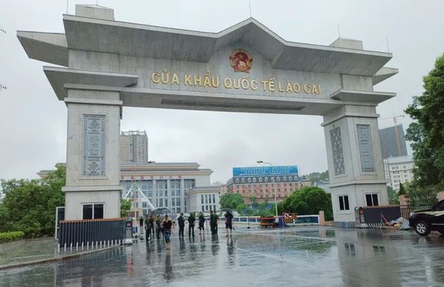 Khôi phục hoạt động xuất nhập cảnh qua cửa khẩu Lào Cai