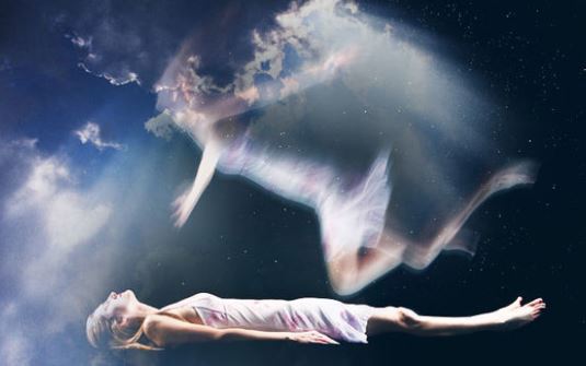 Điều gì sẽ xảy ra khi một người vừa qua đời? Liệu họ có liên lạc được với linh hồn không?