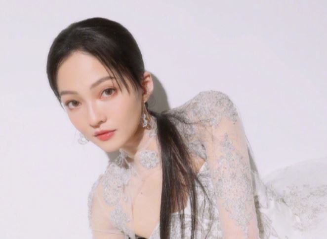 'Công chúa Cbiz' mang tiếng bất hiếu vì để mẹ sang Việt Nam làm thuê ở tiệm bánh mì