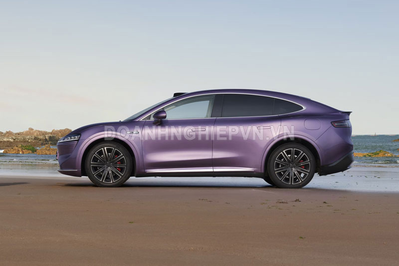 Xe điện công suất 489 mã lực, nội thất sang chảnh, phạm vi hoạt động 802 km, giá gần 890 triệu đồng