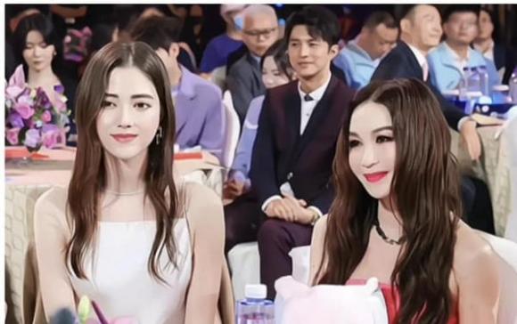 'Đát Kỷ' Ôn Bích Hà 58 tuổi và 'Đát Kỷ' Na Nhiên 27 tuổi chung khung hình, netizen: Sự khác biệt giữa 'xinh đẹp' và 'tuyệt trần'