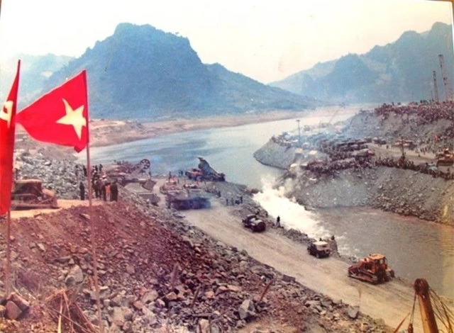 dap-thuy-dien-hoa-binh-9