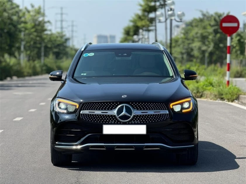 Lăn bánh 4 năm, Mercedes-Benz GLC 300 2020 xuống giá bất ngờ trên sàn xe cũ 526744