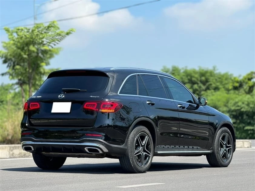 Lăn bánh 4 năm, Mercedes-Benz GLC 300 2020 xuống giá bất ngờ trên sàn xe cũ 526747