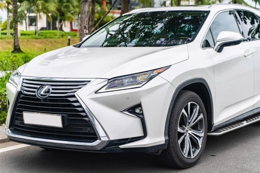 Lexus RX 350 2016 lăn bánh 8 năm lên sàn xe cũ với giá khó tin 526381