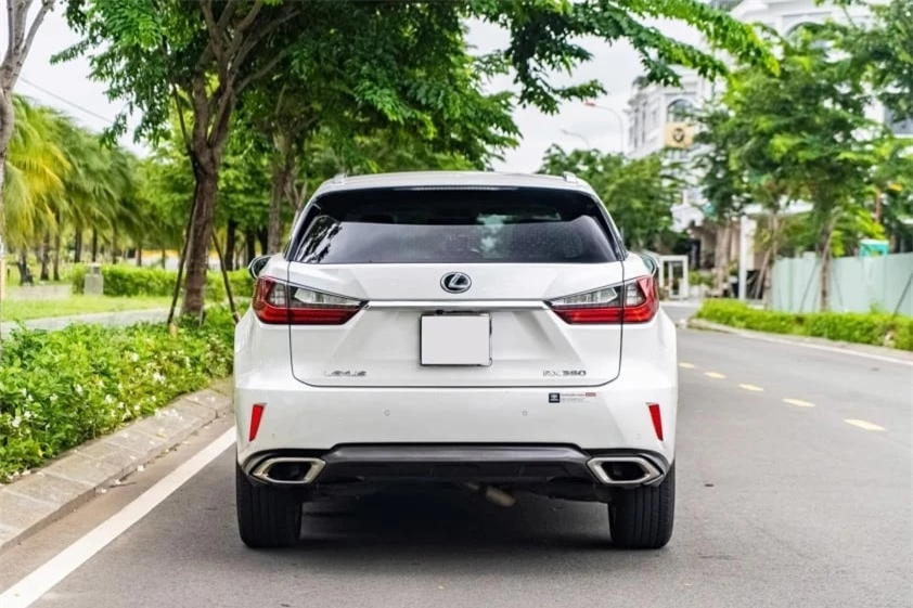 Lexus RX 350 2016 lăn bánh 8 năm lên sàn xe cũ với giá khó tin 526382