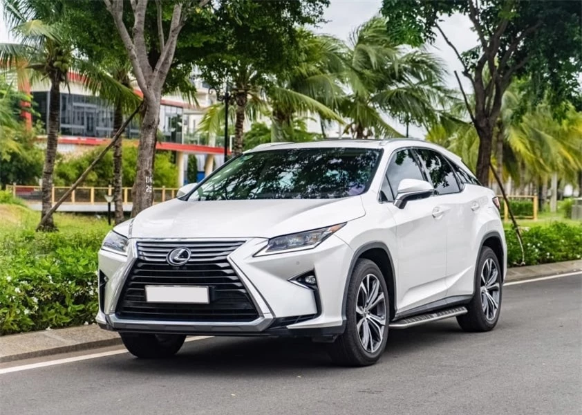 Lexus RX 350 2016 lăn bánh 8 năm lên sàn xe cũ với giá khó tin 526383