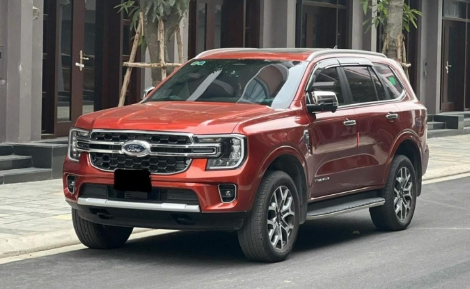 Lăn bánh chưa đầy 10.000 km, Ford Everest 'lướt' đã rao bán lại với giá sốc