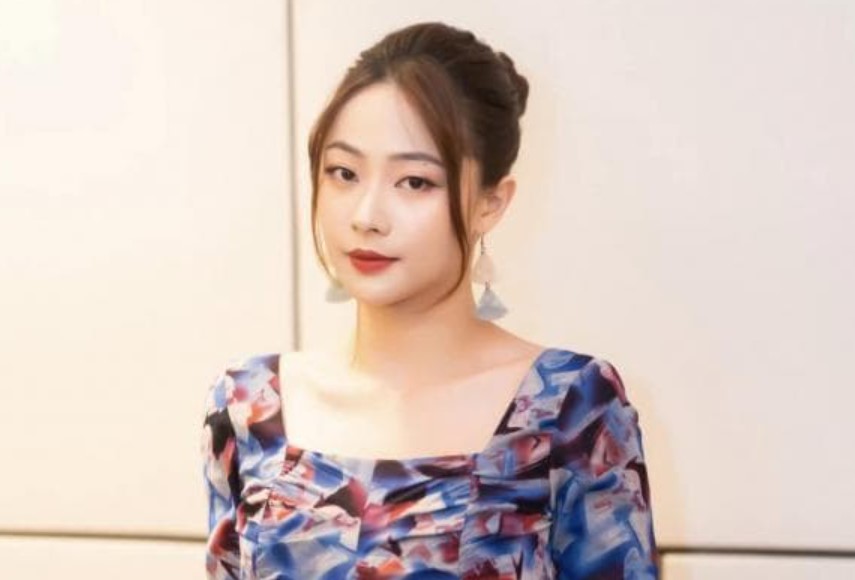 M&#x1EF9; nh&#xE2;n xinh nh&#x1EA5;t &#x27;Vui l&#xEA;n n&#xE0;o anh em &#x1A1;i&#x27; &#x111;&#x1EDD;i th&#x1B0;&#x1EDD;ng n&#xF3;ng b&#x1ECF;ng c&#x1EE1; n&#xE0;y