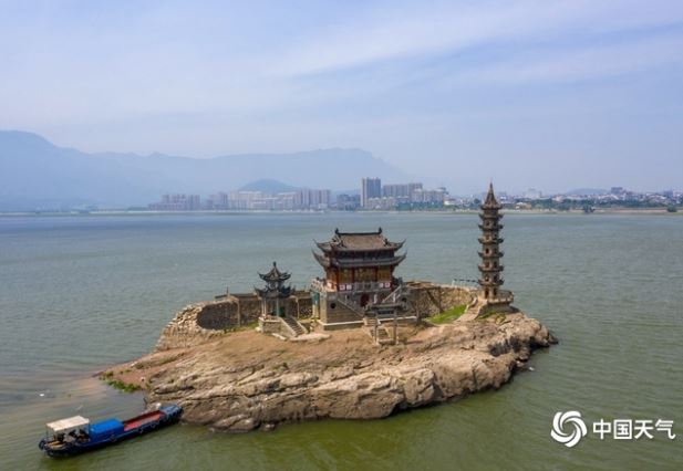 Ngôi chùa 'mọc' trên hòn đảo chỉ xuất hiện mỗi năm một lần, quanh năm ngập nước nhưng vẫn nguyên vẹn suốt hàng nghìn năm