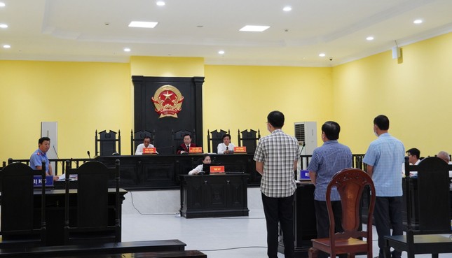 Giám đốc doanh nghiệp câu kết với cán bộ làm giả hồ sơ cải tạo xe