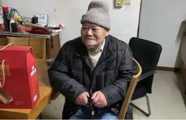 Tặng lại tài sản 11 tỷ cho người lạ, cụ ông 87 tuổi bị cả gia đình phản đối nhưng sự thật lại gây bất ngờ