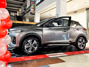 Xe gầm cao siêu tiết kiệm xăng giảm giá hơn 150 triệu tại Việt Nam