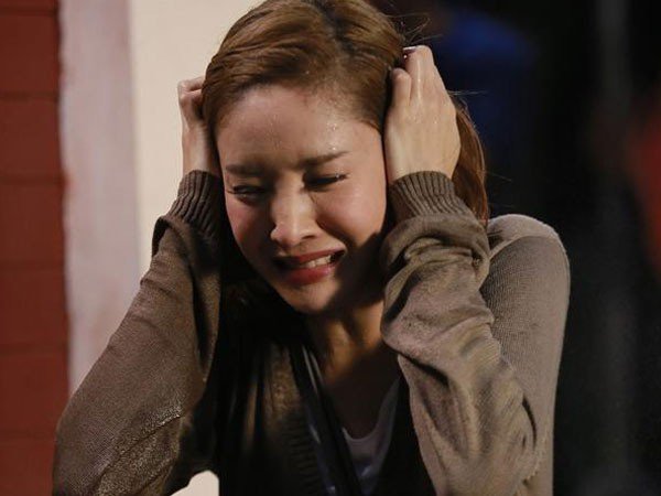 Nửa đêm nghe tiếng mẹ chồng hét thất thanh, tôi hối hả chạy sang thì thấy mặt bà tái xanh, sau đó bà kể cho tôi nghe một sự thật khủng khiếp