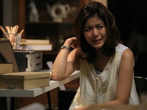 Sống chung với mẹ chồng mới 1 tháng, tôi phát hiện bà đêm nào cũng đi ra ngoài, tôi tò mò đi theo thì kinh ngạc thấy căn phòng bà bước vào