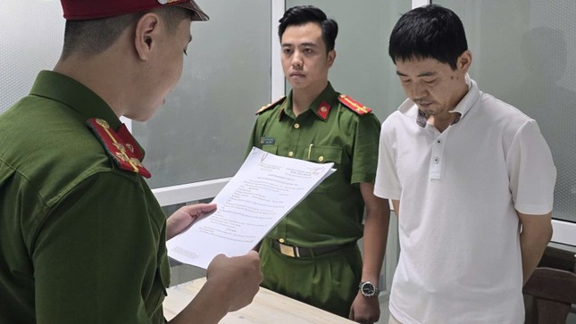 Bắt giám đốc người Hàn Quốc 'thụt két' công ty lấy tiền tỷ để trả nợ