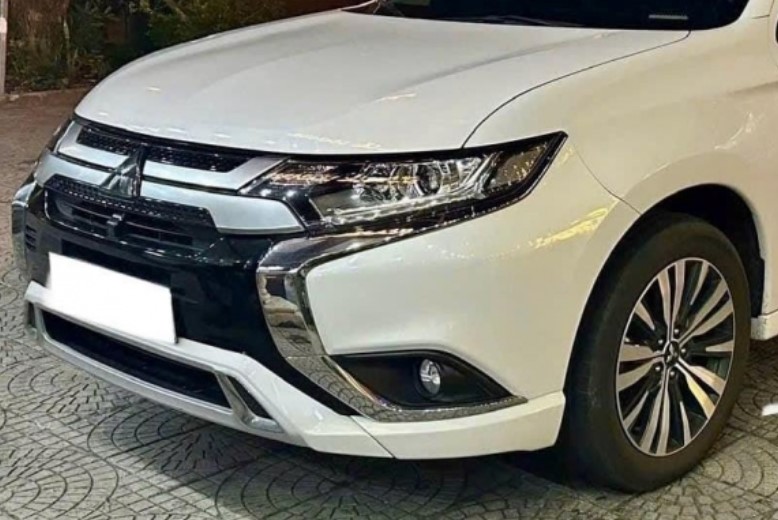 L&#x103;n b&#xE1;nh 2 n&#x103;m, Mitsubishi Outlander &quot;l&#x1B0;&#x1EDB;t&quot; b&#xE1;n l&#x1EA1;i v&#x1EDB;i gi&#xE1; kh&#xF3; tin