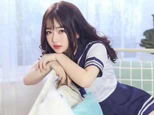 Ngắm vóc dáng mảnh mai của hot girl Hà Thành