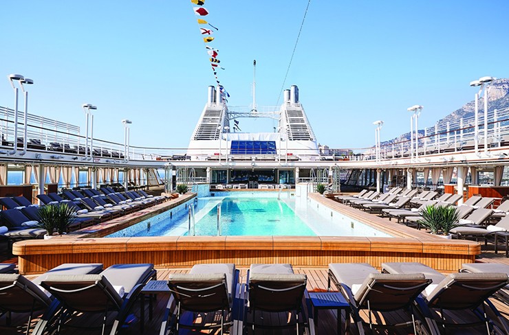 Có gì bên trong những chiếc tàu du lịch xa hoa nhất thế giới