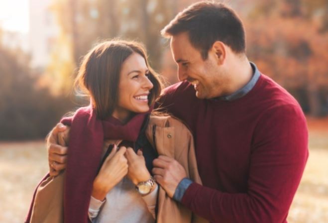 Khi một người đàn ông yêu bạn sâu sắc, hành vi của anh ấy sẽ vô thức bộc lộ 7 dấu hiệu rõ ràng này?