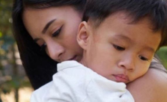 Chồng bất ngờ nhận được giấy xét nghiệm ADN, tôi chỉ biết ôm con khóc thầm nhưng chẳng ngờ sau đó mẹ chồng thú nhận 1 việc