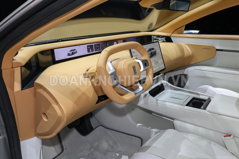 Ngắm ‘xe chủ tịch’ công suất 570 mã lực, nội thất sang chảnh, giá gần 2,3 tỷ đồng