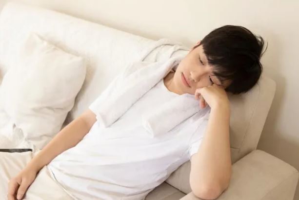 Nghe anh hàng xóm dựng chuyện nói xấu vợ, anh chồng liền có màn đáp trả khiến nhiều người khen ngợi